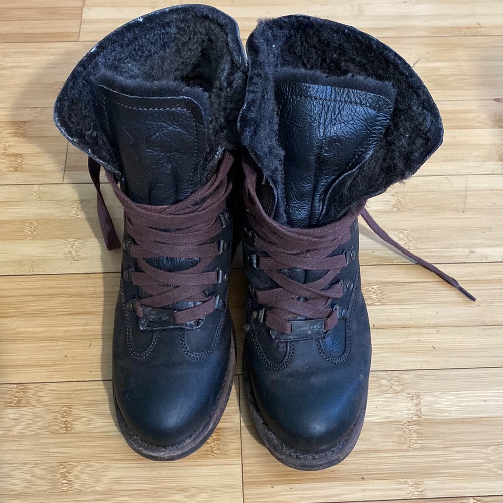 Frye Boots - size 8.5 - shearling- leather lace up boot with wood block heel